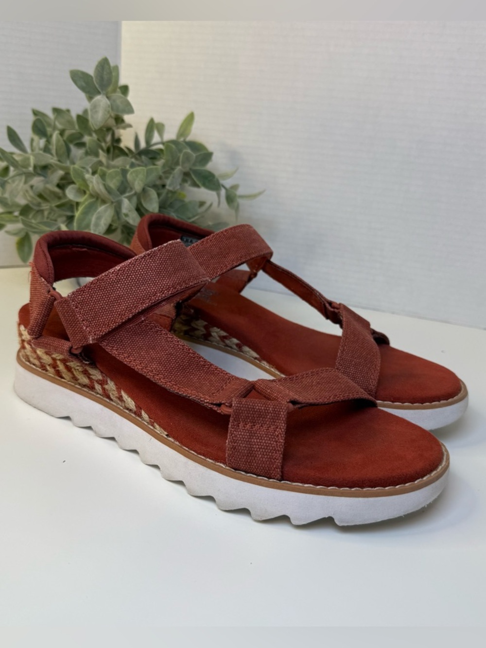 Skechers BOBS Desert Kiss Women's Wedge Sandals in Brick Red Size 9 Adjustable - Picture 4 of 16